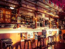 Quel mobilier de bar pour professionnels choisir en 2022 ?